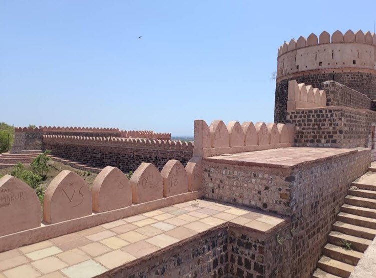 Chachaura Fort, Guna, Madhya Pradesh - Vushii.com Chachaura Fort, Guna, Madhya Pradesh - Vushii.com